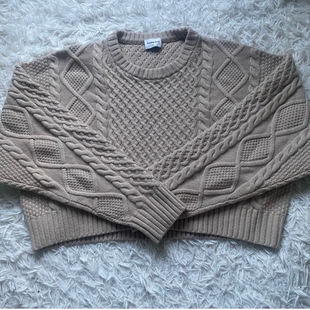 Aritzia x Sunday Best - “Peggy” Cropped Cable Knit Sweater in Beige - Picture 3 of 7